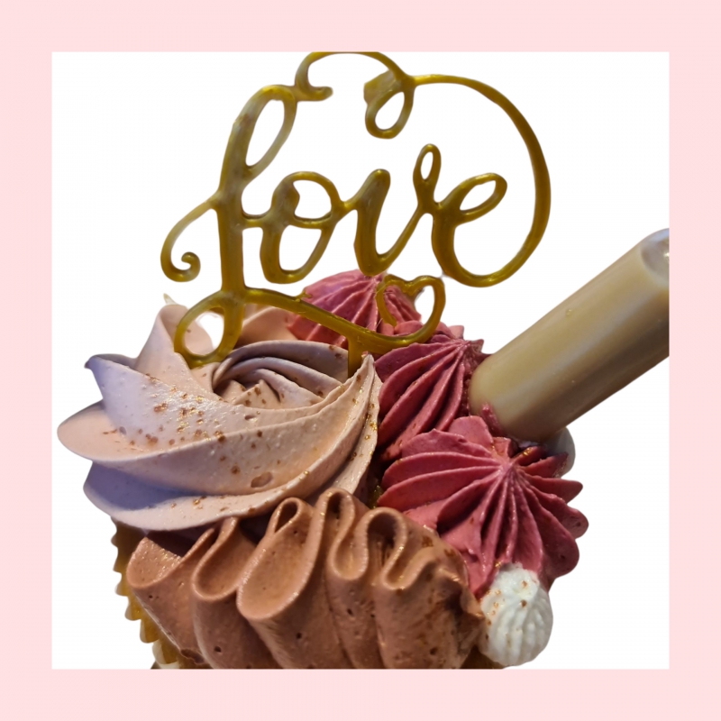 Cupcake topper Love